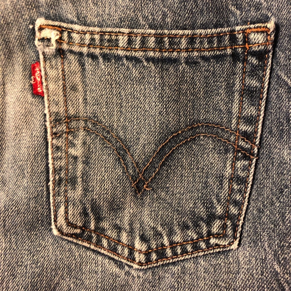 Distressed Levi’s 514 Jean